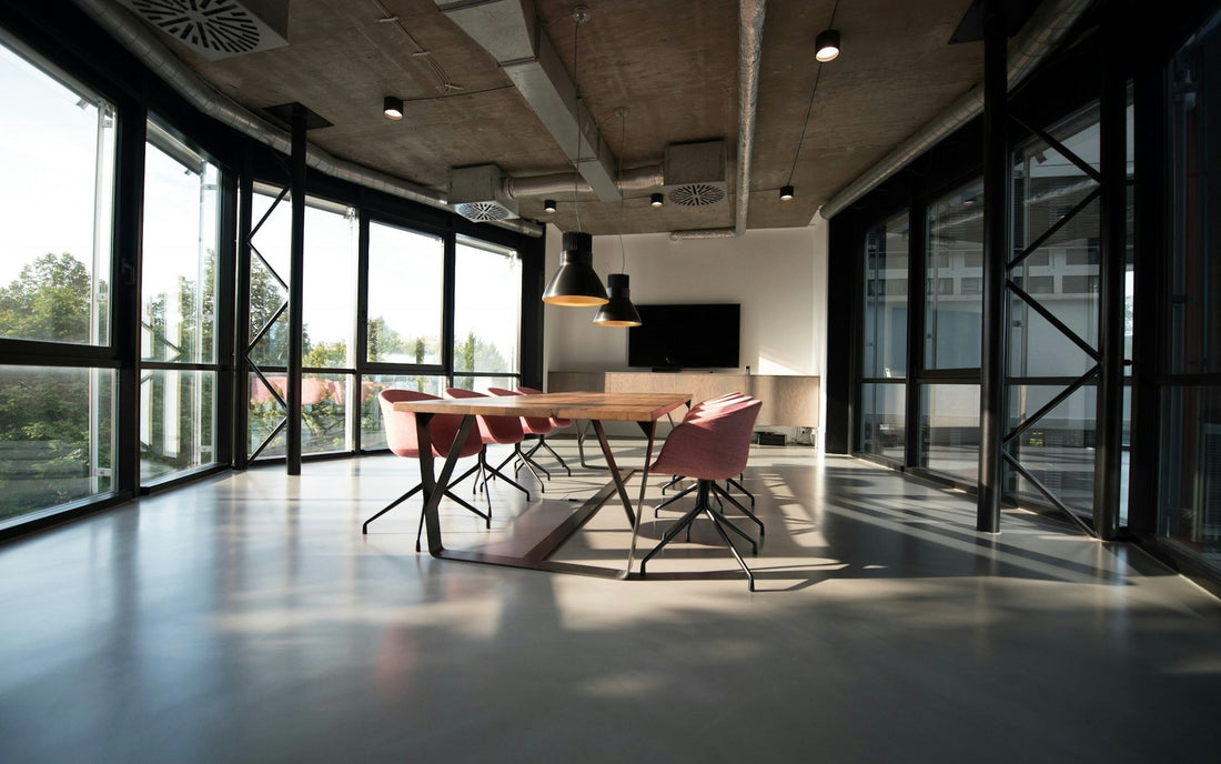 支持全球业务的现代办公室 | Modern office supporting international commerce